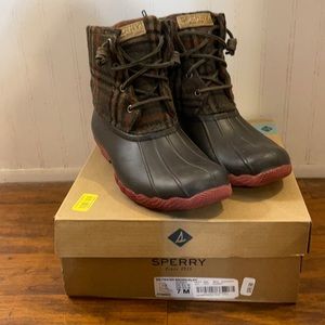 Sperry brown/plaid boots